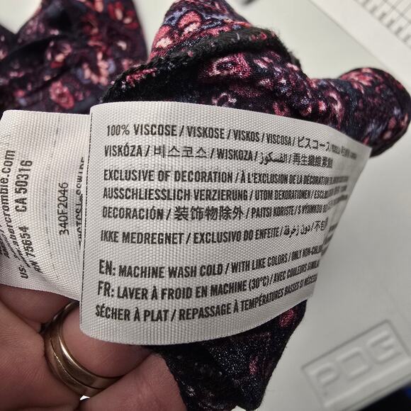 Women's Hollister Red & Blue Paisley Boho Flowy Cropped Tank Top | Size Small - Picture 9 of 9